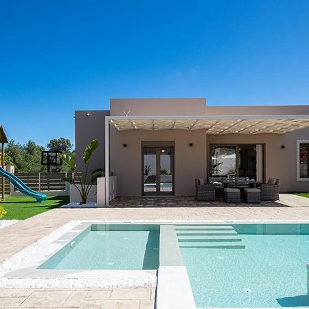 Koin Villa Sunset, With Heated Pool & Whirlpool, By Thinkvilla Pérama Kültér fotó