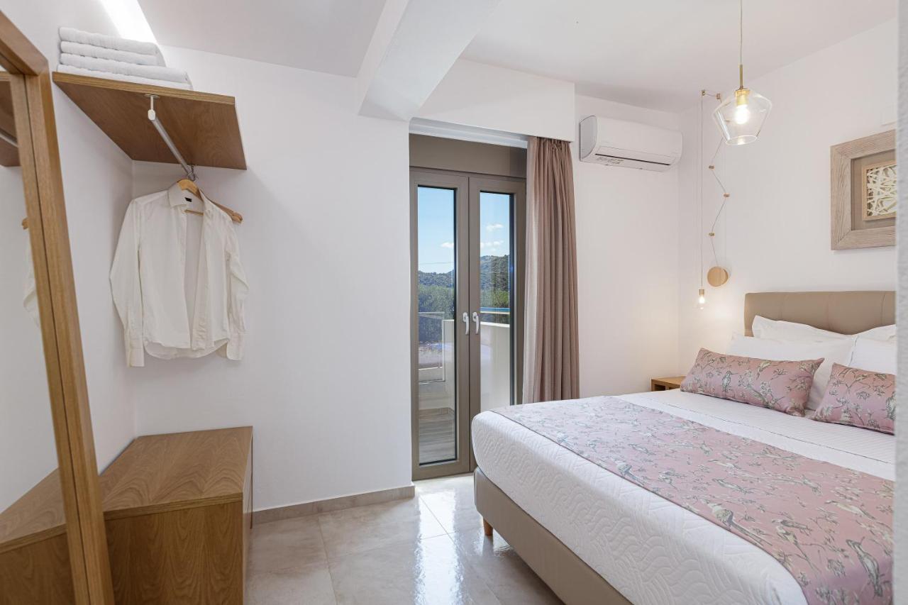 Koin Villa Sunset, With Heated Pool & Whirlpool, By Thinkvilla Pérama Kültér fotó